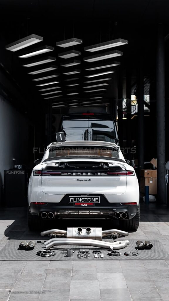 PORSCHE Cayenne Coupe 安装排气系统 AKRAPOVIC 并开启系统 Sp