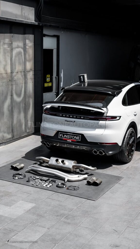 PORSCHE Cayenne Coupe 安装排气系统 AKRAPOVIC 并开启系统 Sp