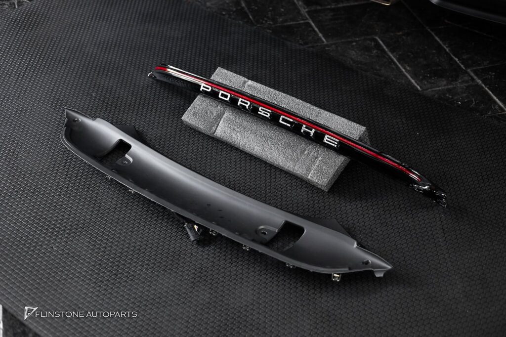 PORSCHE 718 Cayman – Boxster LED Center Taillight