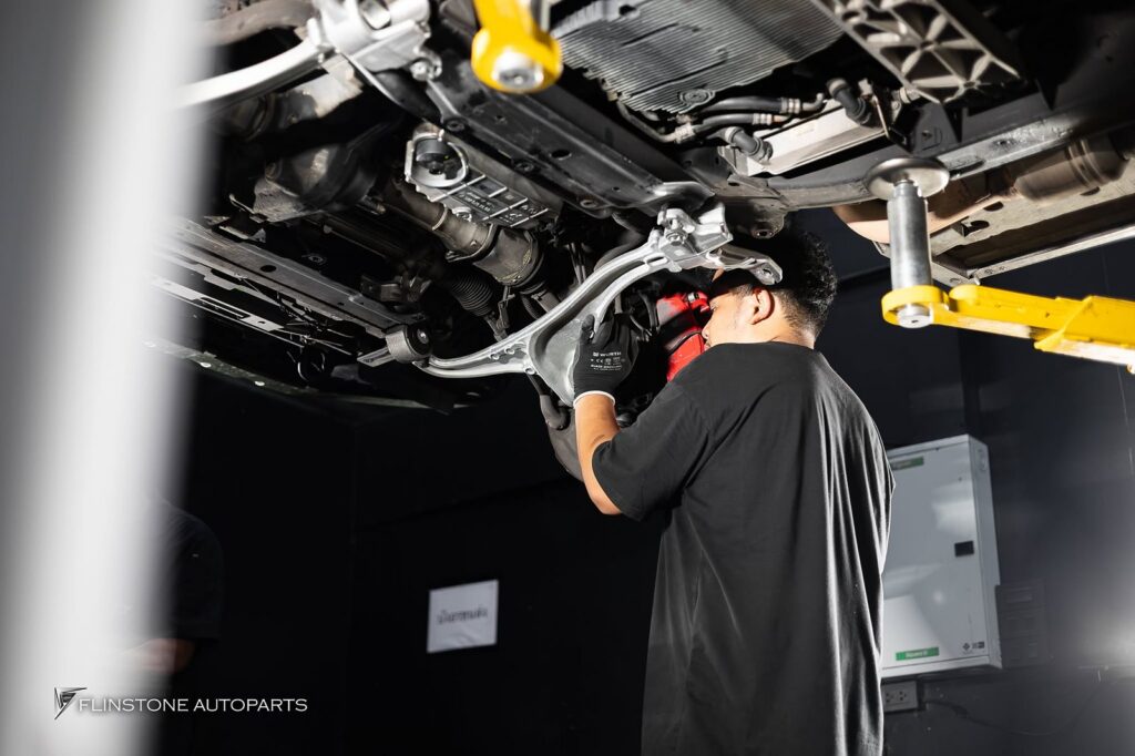W464 G-Class Mercedes Benz G63 AMG เข้า Service เปลี่ยนปีก บนและล่างแท้