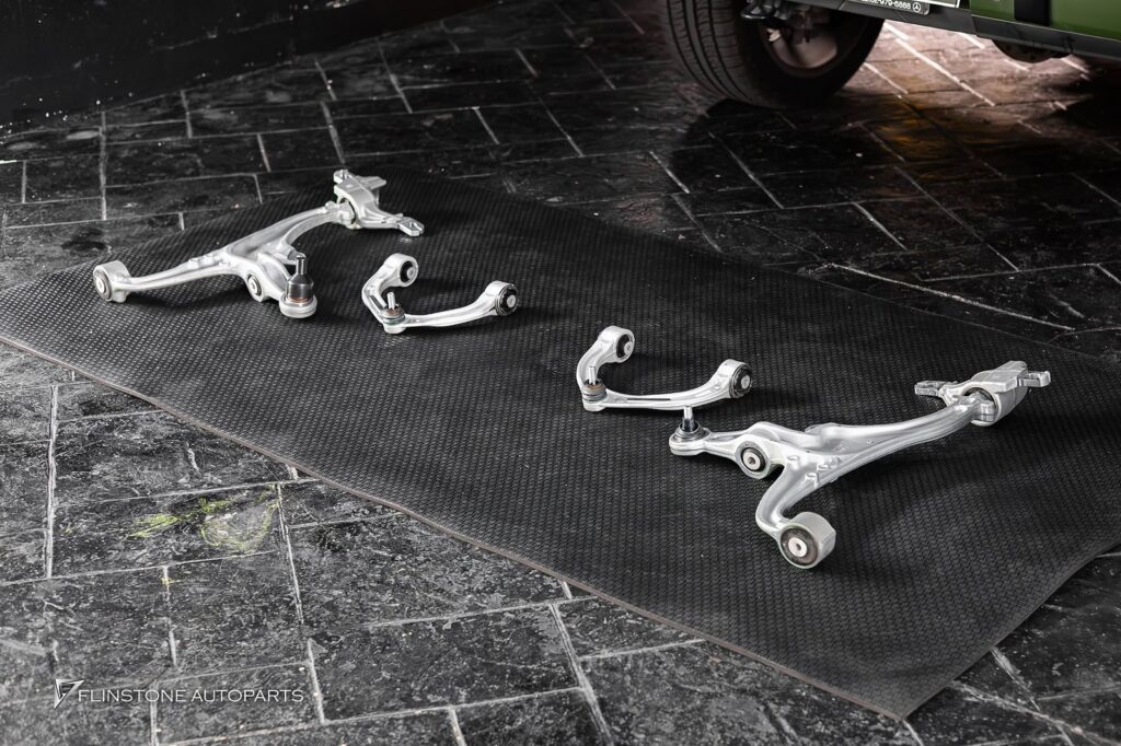 W464 G-Class Mercedes Benz G63 AMG เข้า Service เปลี่ยนปีก บนและล่างแท้