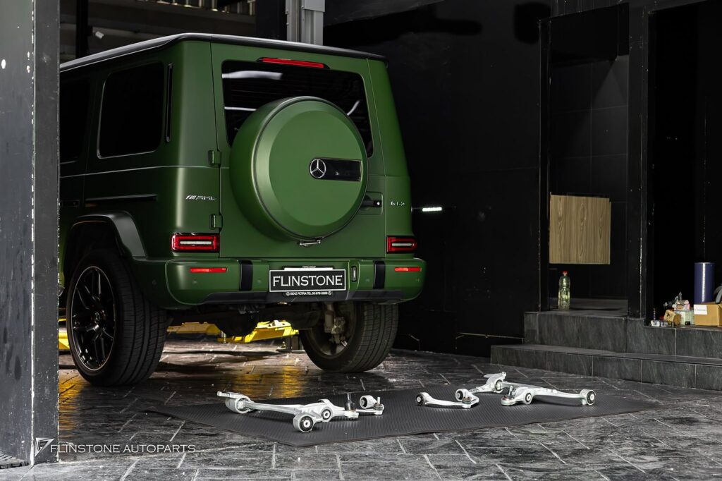 W464 G-Class Mercedes Benz G63 AMG เข้า Service เปลี่ยนปีก บนและล่างแท้