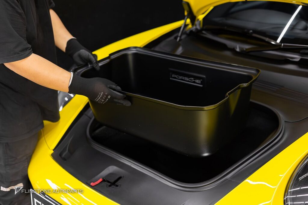 加装储物托盘 PORSCHE 992 Carrera 取物方便