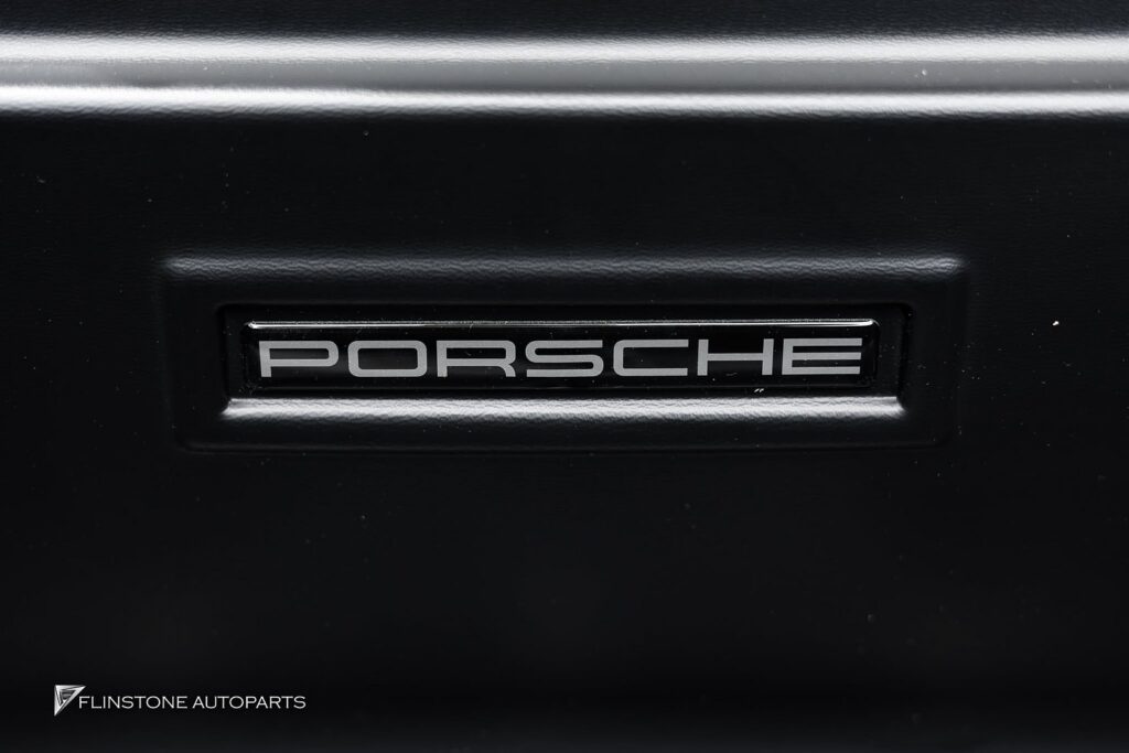 加装储物托盘 PORSCHE 992 Carrera 取物方便