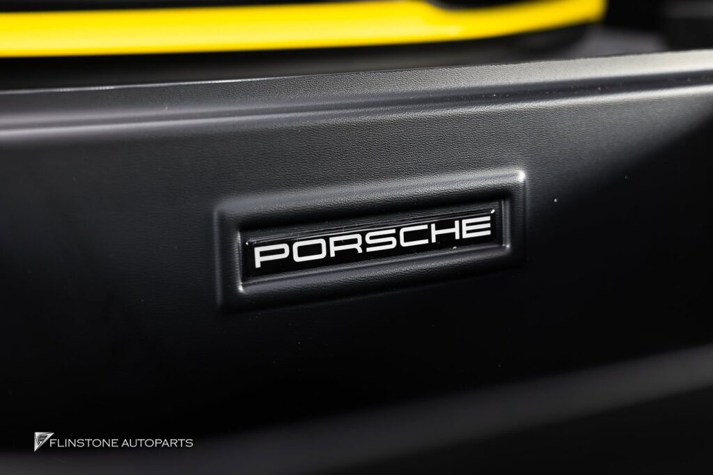 加装储物托盘 PORSCHE 992 Carrera 取物方便