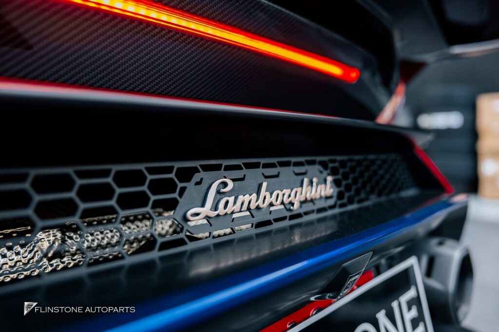 LAMBORGHINI Huracan tecnica ติดตั้งฝากระโปรงหน้าและสปอยเลอร์ท้าย