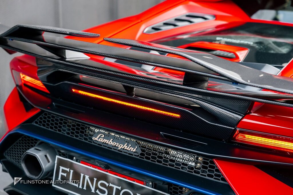 LAMBORGHINI Huracan tecnica ติดตั้งฝากระโปรงหน้าและสปอยเลอร์ท้าย