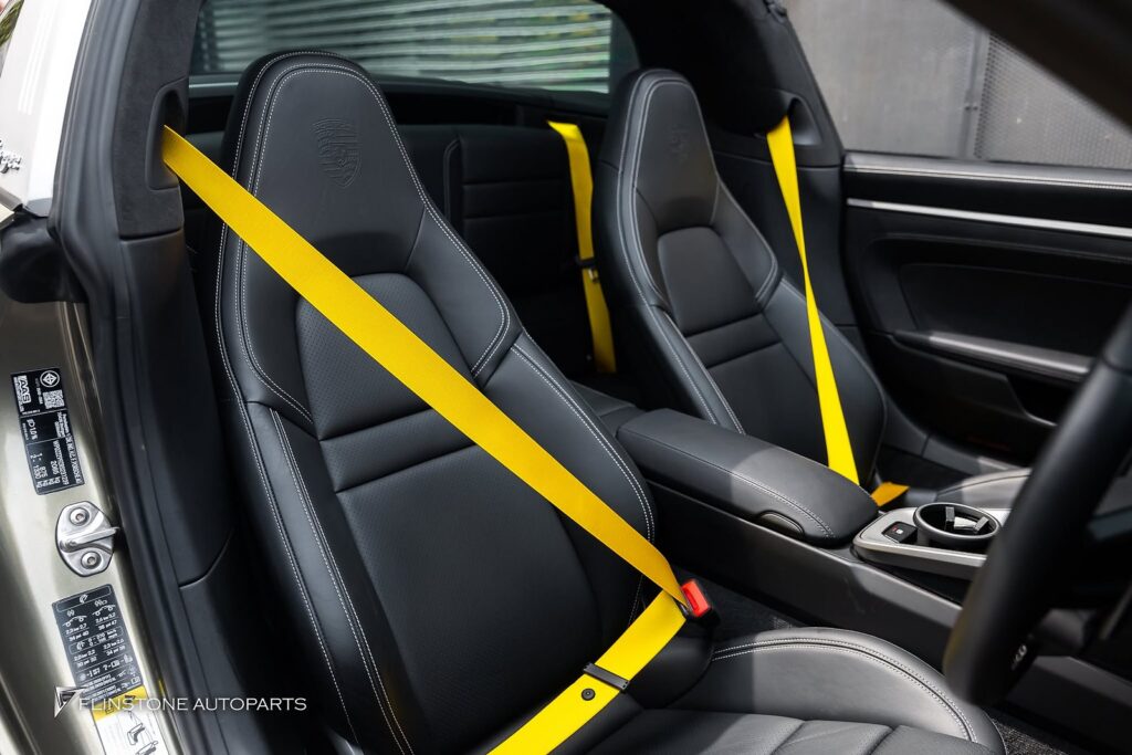 ขับ PORSCHE 992 Targa เข้ามาเปลี่ยน Accessories ภายในให้เป็นสีเห