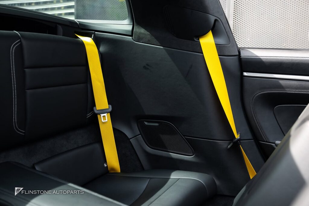 ขับ PORSCHE 992 Targa เข้ามาเปลี่ยน Accessories ภายในให้เป็นสีเห