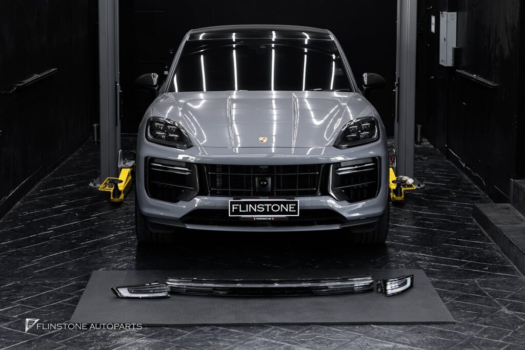 PORSCHE Cayenne 2025 Genuine LED Taillight [Darkened Light]