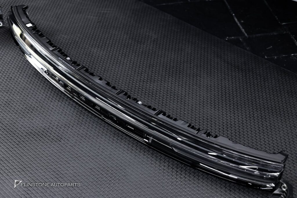PORSCHE Cayenne 2025 Genuine LED Taillight [Darkened Light]