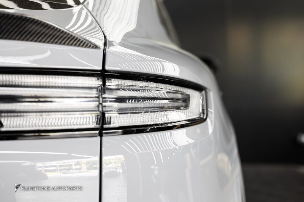 PORSCHE Cayenne 2025 Genuine LED Taillight [Darkened Light]