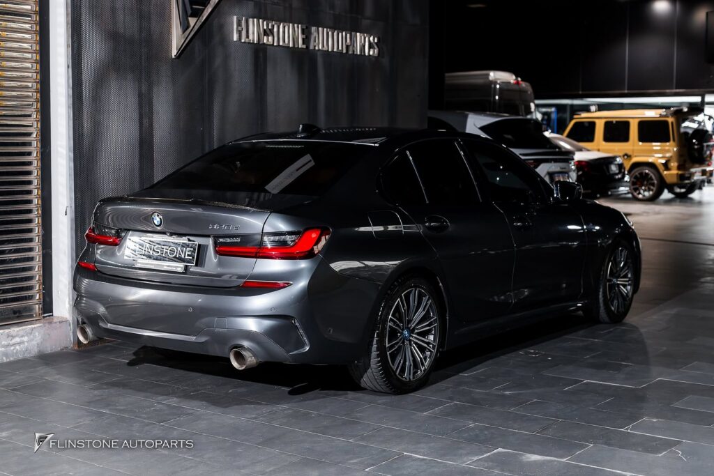 BMW G20 Series 3 2025 USUS Autoclave Carbon Trunk Spoiler + USUS Autoclave Carbon Side