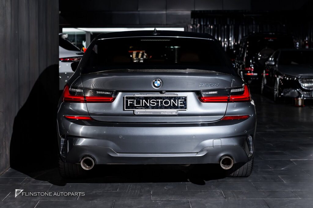 BMW G20 Series 3 2025 USUS Autoclave Carbon Trunk Spoiler + USUS Autoclave Carbon Side
