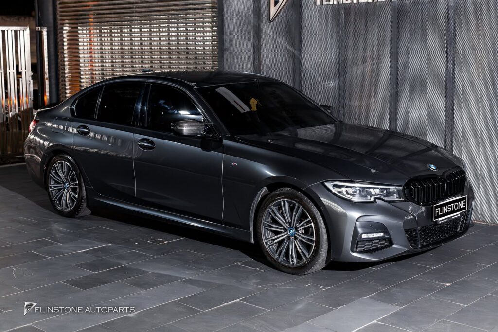BMW G20 Series 3 2025 USUS Autoclave Carbon Trunk Spoiler + USUS Autoclave Carbon Side