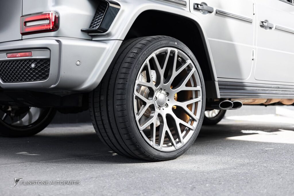 Mercedes-Benz W463 G-Class G-Class เข้าเปลี่ยนยางใหม่ขนาด 23 นิ้ว ไม่ว่ากำลังจะยาง Size ไหน
