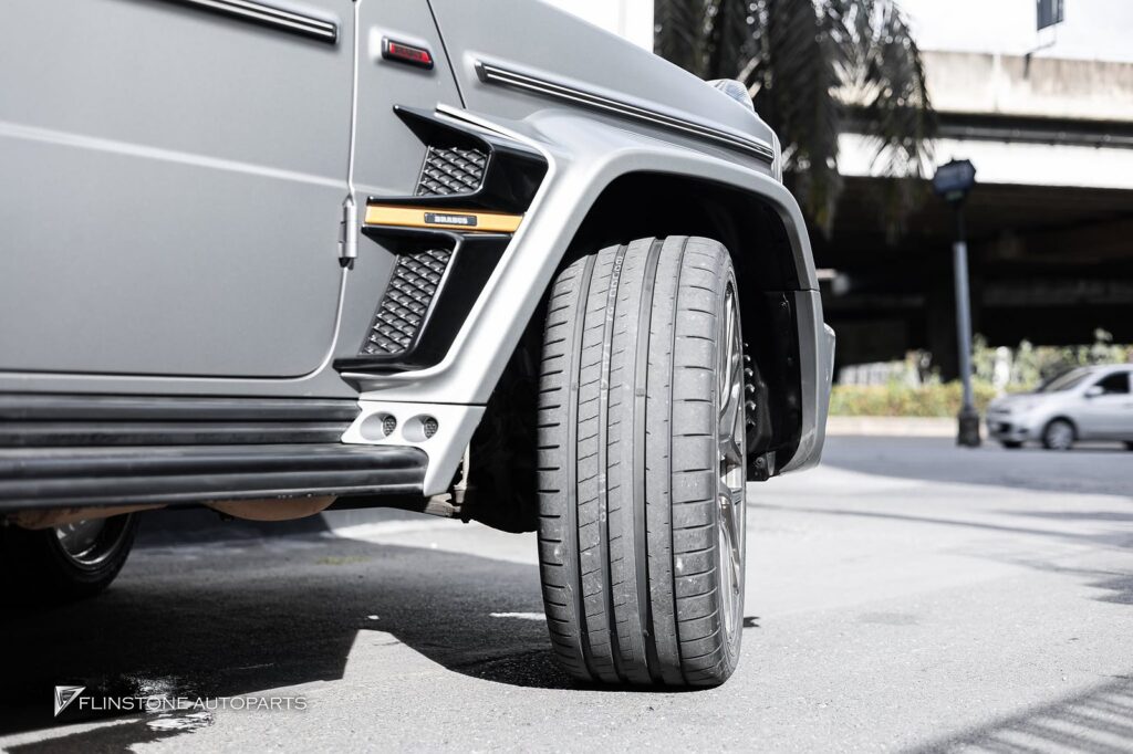 Mercedes-Benz W463 G-Class G-Class เข้าเปลี่ยนยางใหม่ขนาด 23 นิ้ว ไม่ว่ากำลังจะยาง Size ไหน