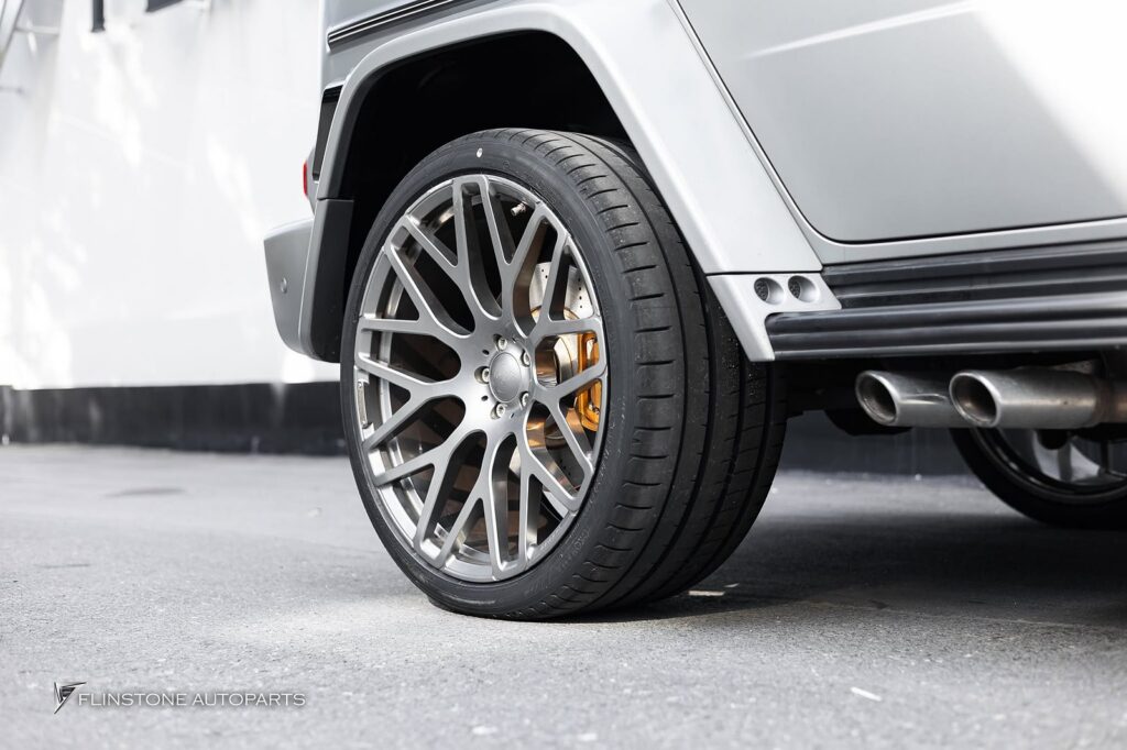Mercedes-Benz W463 G-Class G-Class เข้าเปลี่ยนยางใหม่ขนาด 23 นิ้ว ไม่ว่ากำลังจะยาง Size ไหน