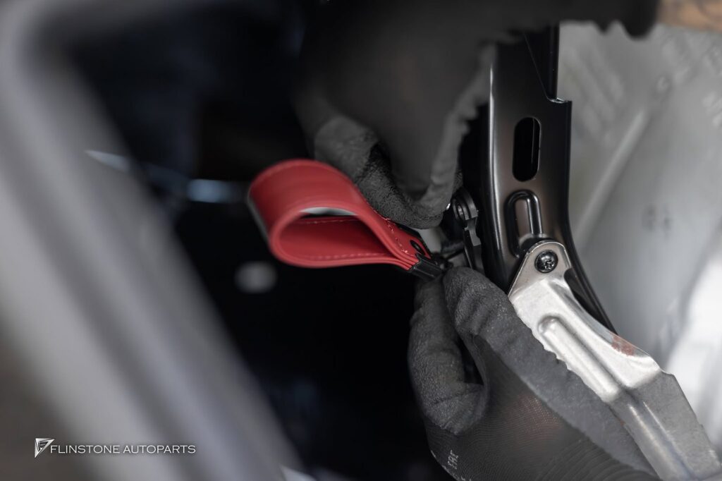 Genuine Parts PORSCHE 992 Carrera the seat pull on this model breaks easily