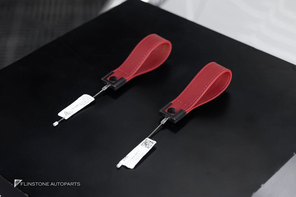 Genuine Parts PORSCHE 992 Carrera the seat pull on this model breaks easily