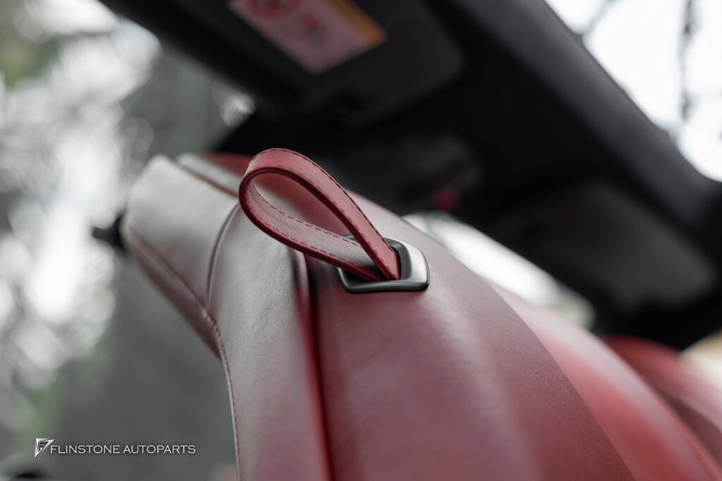 Genuine Parts PORSCHE 992 Carrera the seat pull on this model breaks easily