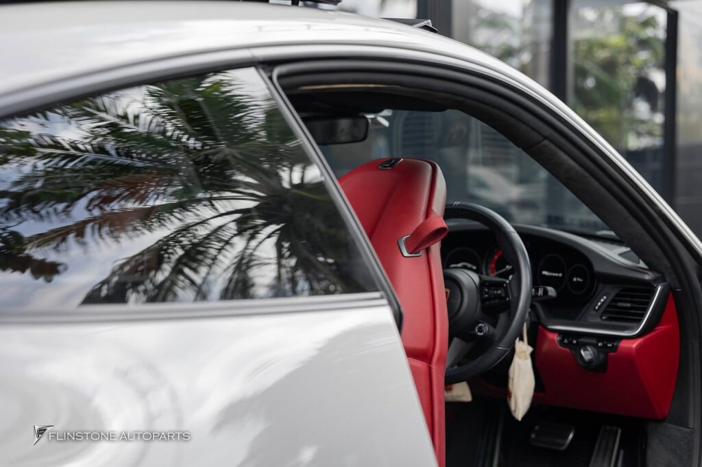 Genuine Parts PORSCHE 992 Carrera the seat pull on this model breaks easily
