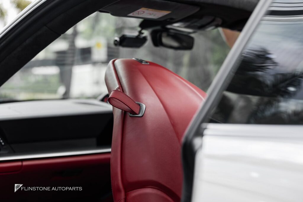 Genuine Parts PORSCHE 992 Carrera the seat pull on this model breaks easily