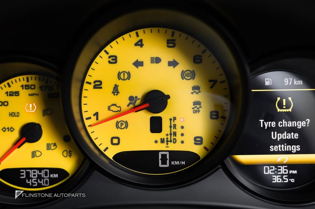 แผ่นเรือนไมล์สีเหลืองสำหรับ PORSCHE 991