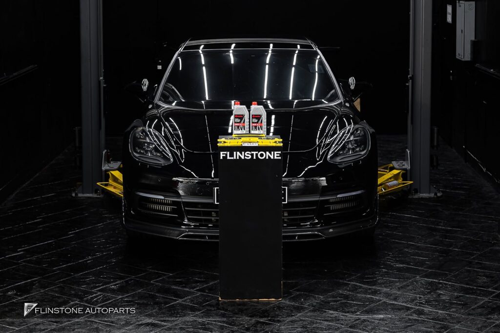 PORSCHE 970 Panamera เข้าบริการเปลี่ยนถ่ายของเหลวและเปลี่ยนผ้าเบ