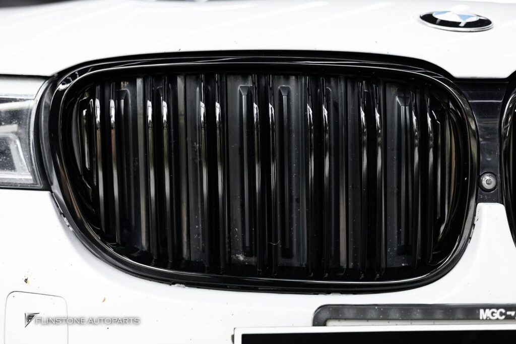 กระจังหน้า BMW G12 Series 7 เส้นคู่