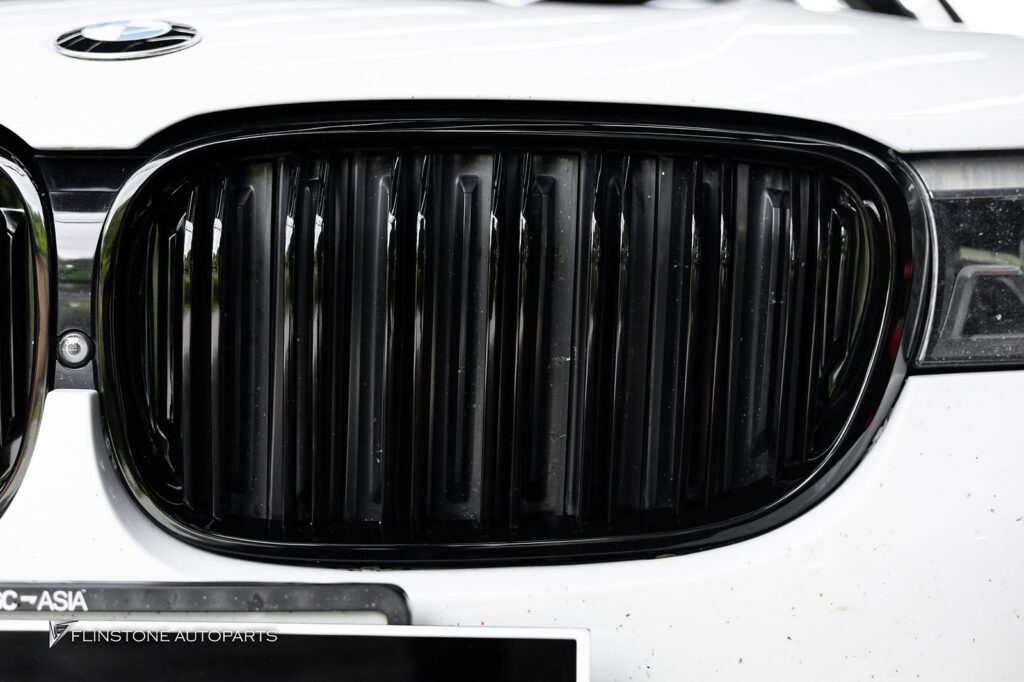 กระจังหน้า BMW G12 Series 7 เส้นคู่