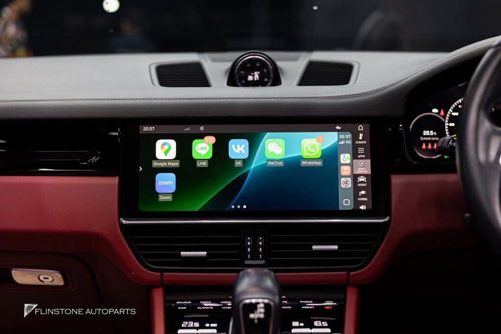 system Apple Car Play on the original screen system PORSCHE Cayenne E3 convenient to use