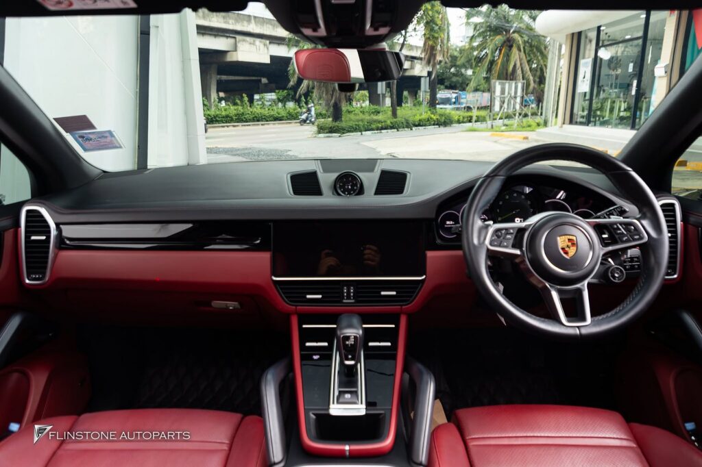 system Apple Car Play on the original screen system PORSCHE Cayenne E3 convenient to use