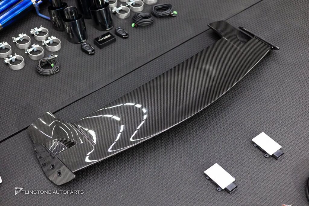 LAMBORGHINI URUS USUS Titanium Exhaust System + USUS Carbon Fiber Side Mirror Hou