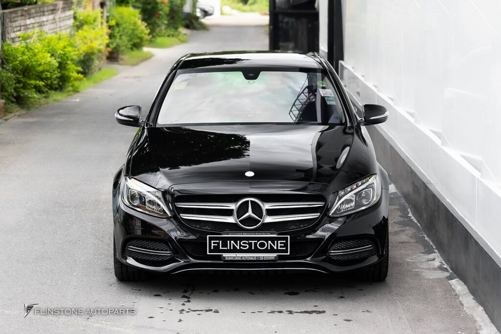 Mercedes-Benz W205 C205 C-Class 2024 small screens are history