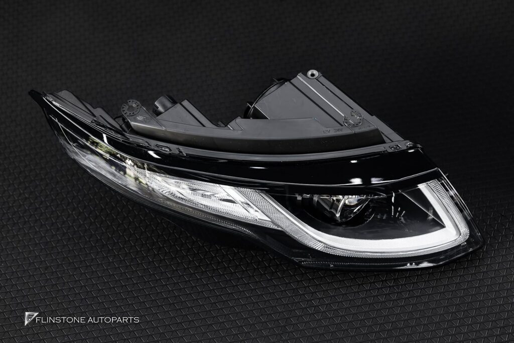RANGE ROVER EVOQUE came in for new headlights in the style of LED much more beautiful