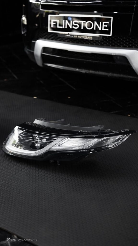 RANGE ROVER EVOQUE came in for new headlights in the style of LED much more beautiful