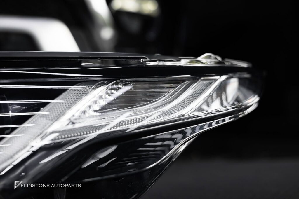 RANGE ROVER EVOQUE came in for new headlights in the style of LED much more beautiful