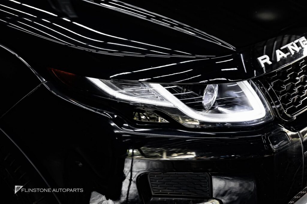 RANGE ROVER EVOQUE came in for new headlights in the style of LED much more beautiful