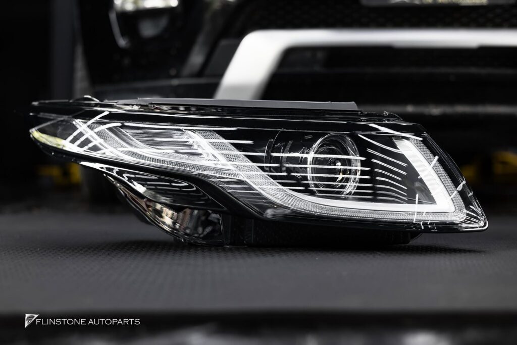 RANGE ROVER EVOQUE came in for new headlights in the style of LED much more beautiful