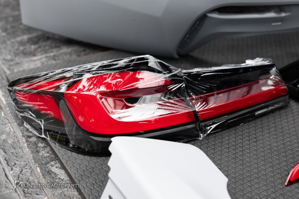 BMW G30 – F90 2024+ 前保险杠含前格栅 + 前翼子板 1 一对