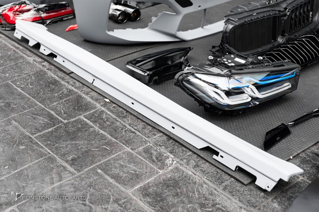 BMW G30 – F90 2024+ 前保险杠含前格栅 + 前翼子板 1 一对