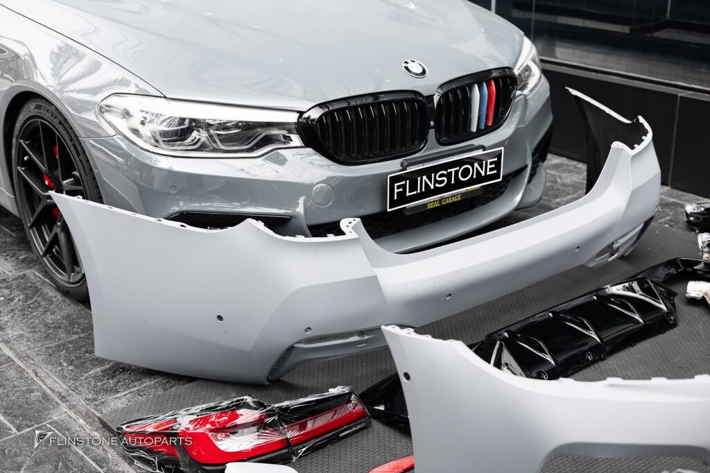 BMW G30 – F90 2024+ 前保险杠含前格栅 + 前翼子板 1 一对