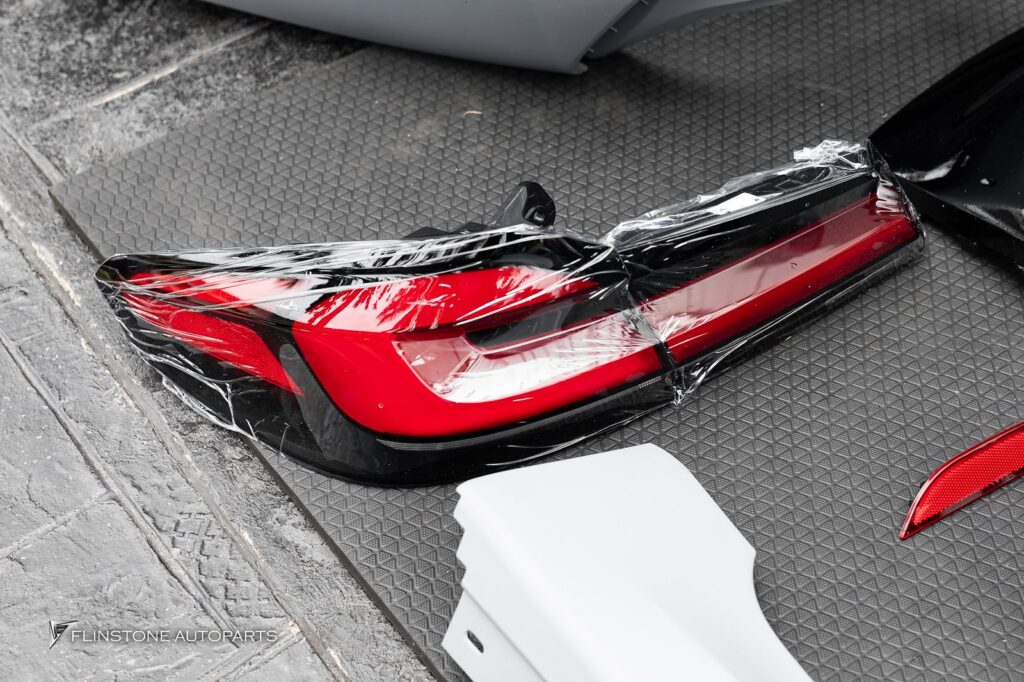 BMW G30 – F90 2024+ 前保险杠含前格栅 + 前翼子板 1 一对