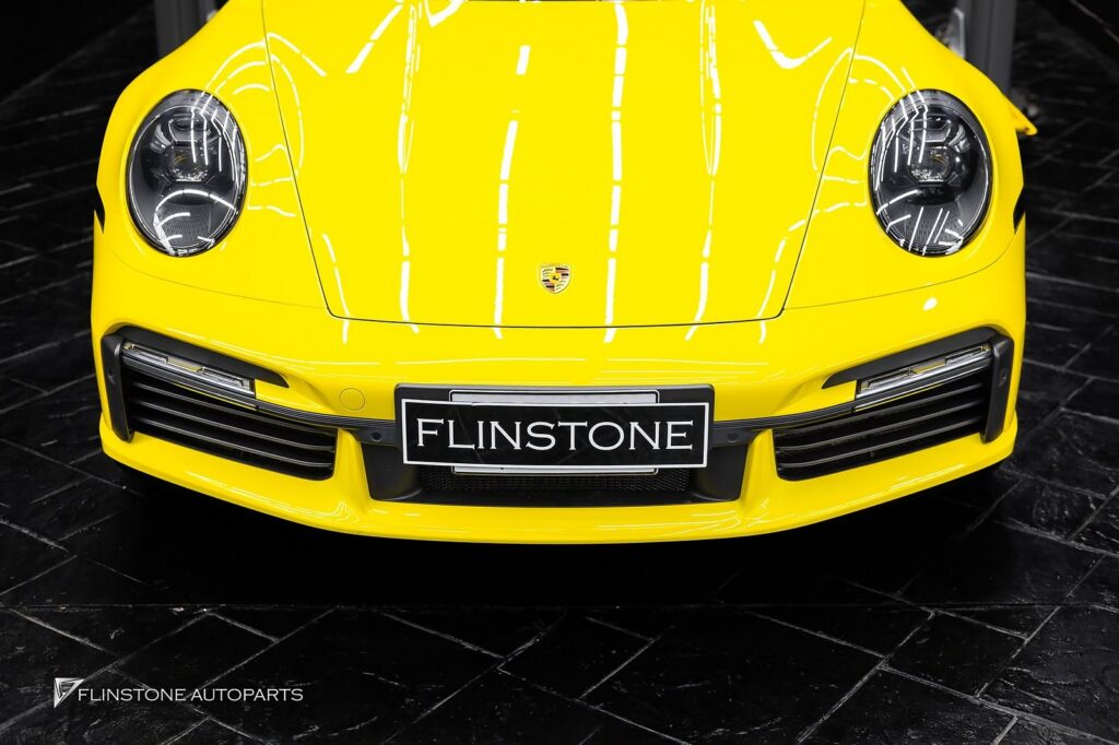 PORSCHE 992 TURBO S 安装前保险杠中网