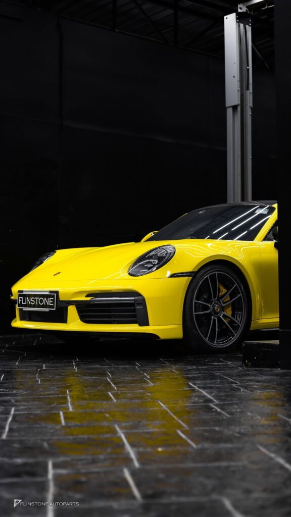PORSCHE 992 TURBO S 安装前保险杠中网