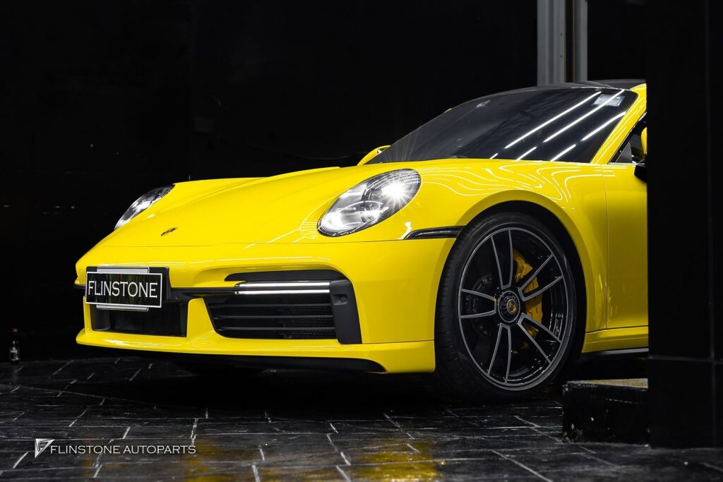 PORSCHE 992 TURBO S 安装前保险杠中网