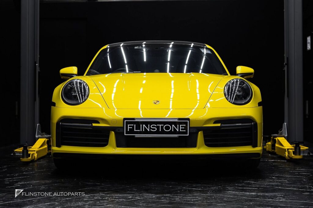 PORSCHE 992 TURBO S 安装前保险杠中网