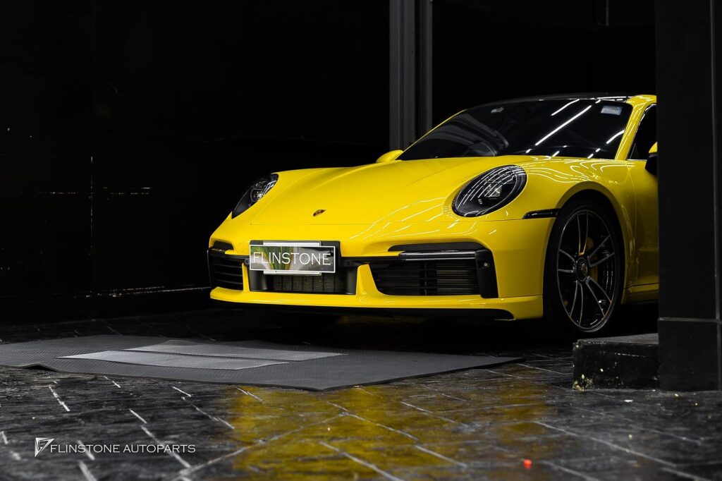 PORSCHE 992 TURBO S 安装前保险杠中网