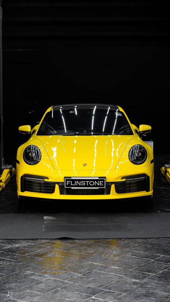 PORSCHE 992 TURBO S 安装前保险杠中网